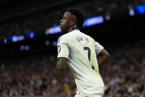 他留下！官方：皇马与26岁维尼修斯完成续约，新合同至2032年
