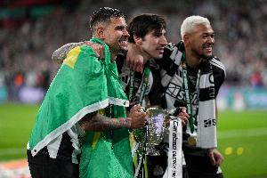 葬礼三中场只剩乔林顿！托纳利1亿去热刺+吉马良斯7500万镑入厂